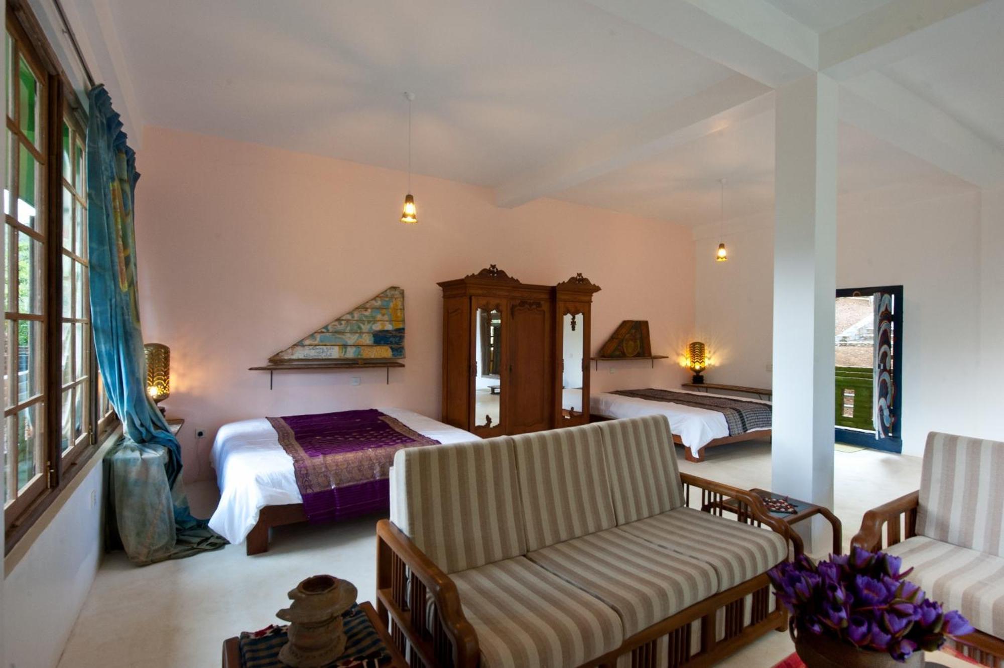 The Kandy Samadhicentre Narampanawa Bilik gambar
