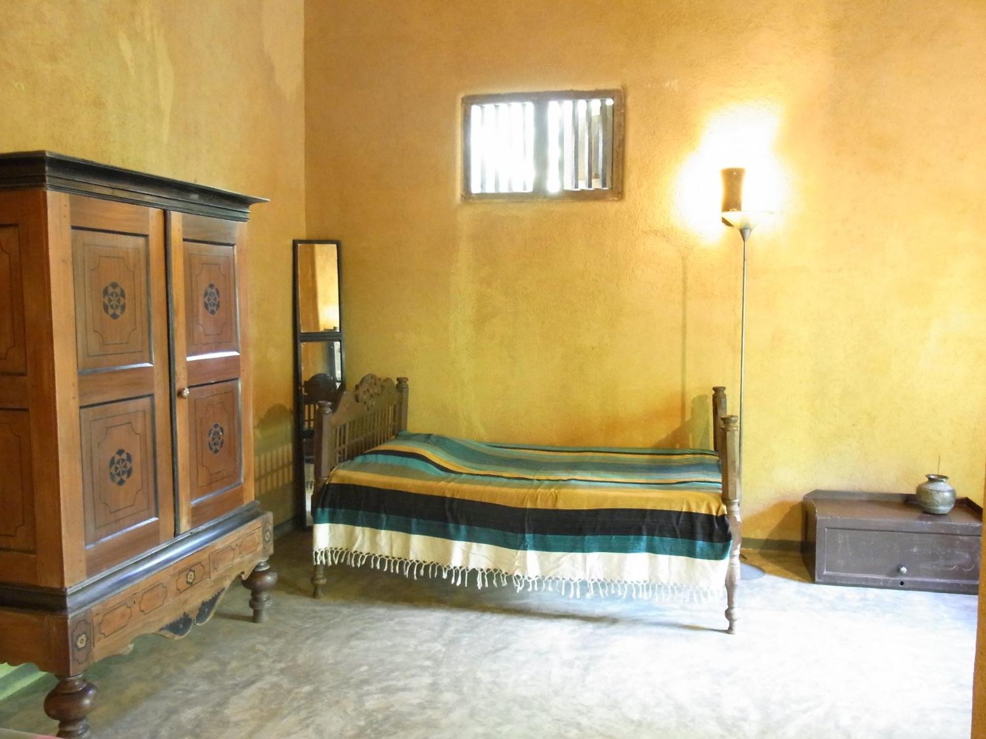 The Kandy Samadhicentre Narampanawa Bilik gambar