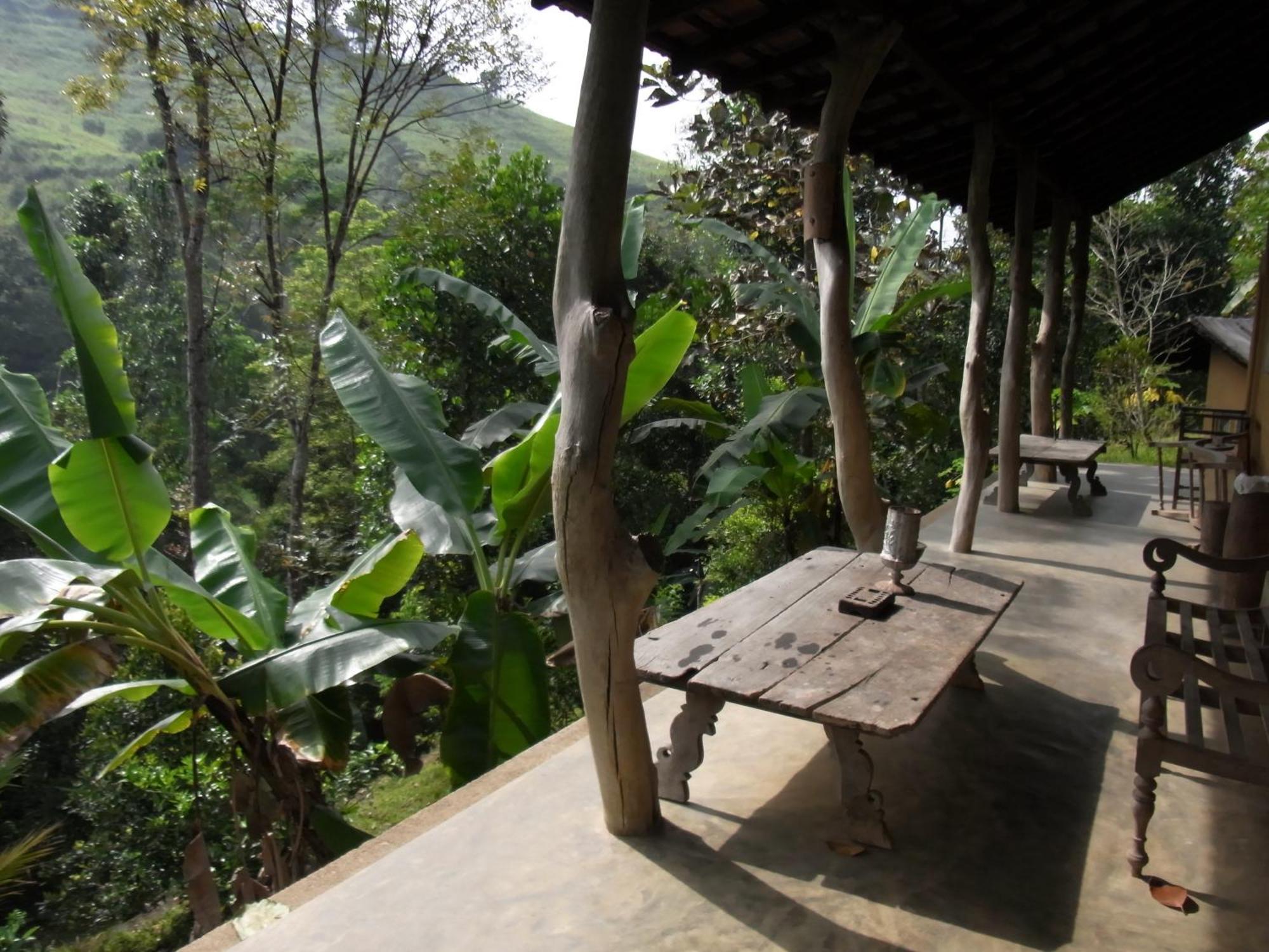 The Kandy Samadhicentre Narampanawa Bilik gambar