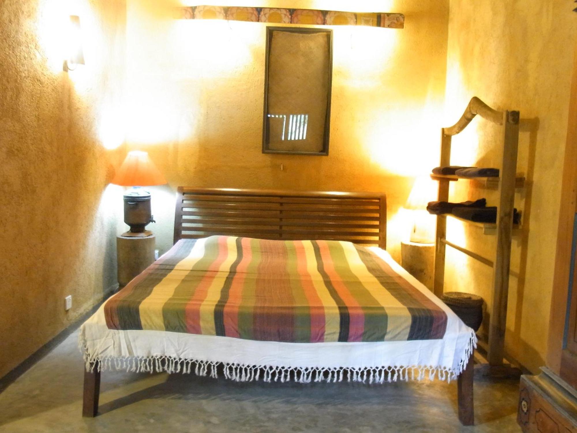 The Kandy Samadhicentre Narampanawa Bilik gambar